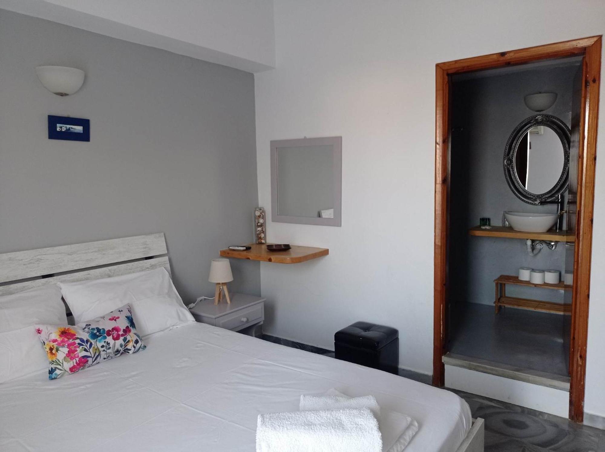 Kantouni Guest House By The Sea Batsíon Extérieur photo